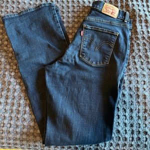 Women’s Levi’s Classic Boot cut size 28. Dark wash. Like new. Smoke free home.
